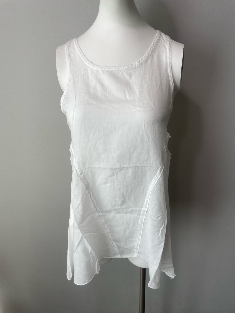 Hard Tail White Sleeveless Scoop Tank - Picture 1 of 3